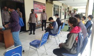 Polsek Cikarang Barat Lakukan Giat Program Pelayanan Gratis Rapid Test Anti Body