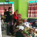 Kepala Desa Cipayung Bagikan Bantuan Bagi Warga Yang Terdampak Banjir