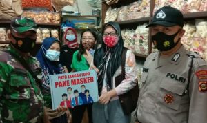 Babinsa Koramil Pakjo bersama Bhabinkamtibmas Terapkan Pendisiplinan Prokes di Jalan Ogan