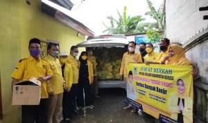 Tuti Yasin Bersama Partai Golkar Berikan Bantuan 1000 Sembako dan Obat-Obatan
