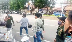 Motor di Tarik Debt Collector Matel, Sekelompok Orang Geruduk Lesing Permata Finance Kota Serang