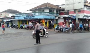 Urai Kepadatan, Polsek Baros Lakukan Gatur Lantas