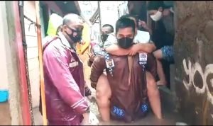 Kisah Heroik Kapolsek Menggendong hingga Didorong Gerobak, Mengevakuasi Korban Banjir