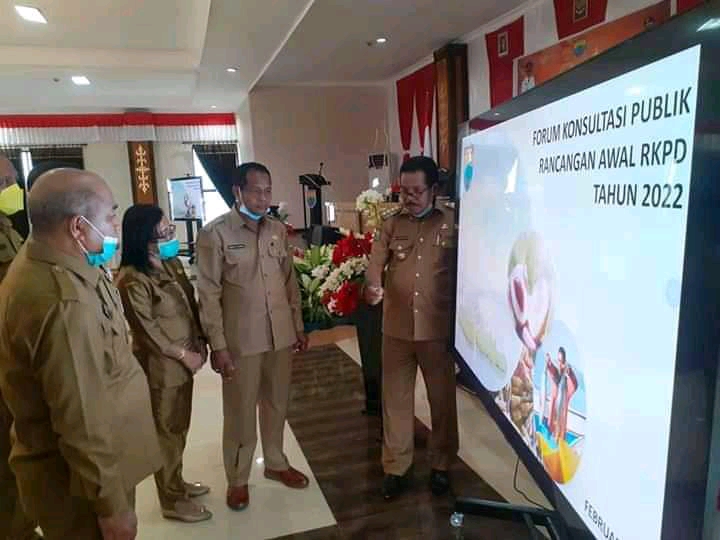 Bupati SBB Buka Forum Konsultasi Publik