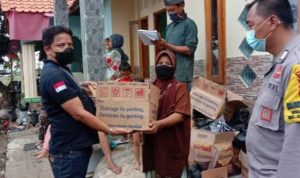 Pasca Banjir Besar Garda Patriot Bantu Warga Bersihkan Rumah dan Berikan Bantuan