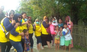 Alumni SMEA/SMK Pendekar Karawang Peduli Banjir di Wilayah Pebayuran