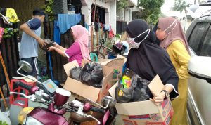 Komunitas Sebar Kebaikan Relawan Naskah Nasional Berikan Bantuan Warga Korban Banjir