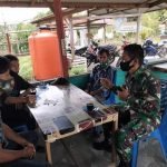 Babinsa Posramil Teupah Barat Menjalin Keakraban dengan Warga Desa Binaannya