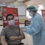 Personel Polda Sulut Jalani Vaksinasi Covid-19 Tahap Pertama