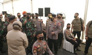 Kapolri dan Panglima TNI Menyaksikan Langsung Pelaksanaan Vaksinasi