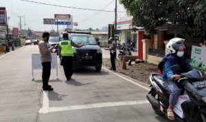 Polsek Taktakan Bagikan Masker dan Tindak Tegas Pelanggar Prokes
