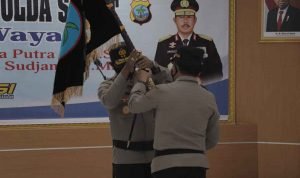 Irjen Pol Nana Sudjana Terima Pataka Polda Sulut ‘Maesa’an Waya’
