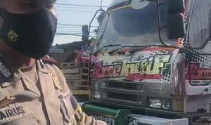 Satlantas Polres Serang Sigap Urai Kemacetan di Akibatkan Truk Pembawa U-ditc Patah As