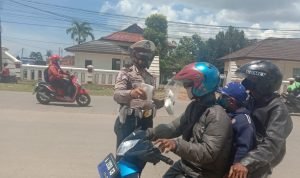 Polsek Cipocok Jaya Terus Bagikan Masker Gratis