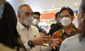 Menkes Memuji dan Mengapresiasi Langkah Bupati, Zaki Prioritaskan Lansia Untuk Divaksin