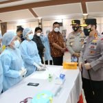 Kapolri Tinjau Vaksinasi  Massal di Manado