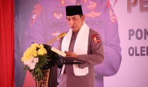 Silaturahmi ke Ponpes Salafiyah Tajul Falah, Kapolri Dikalungi Sorban