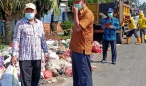 Respon Cepat, Camat Cikande Bersama DLH Atasi Sampah Liar