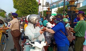 Ramadhan Berkah 1442 H, IARMI dan Kodim 0721/Blora Berbagi Ratusan Takjil serta Masker