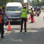 Polres Metro Bekasi Bersama Dishub Dibantu Satpol PP Giat Pemeriksaan Penyekatan Arus Mudik