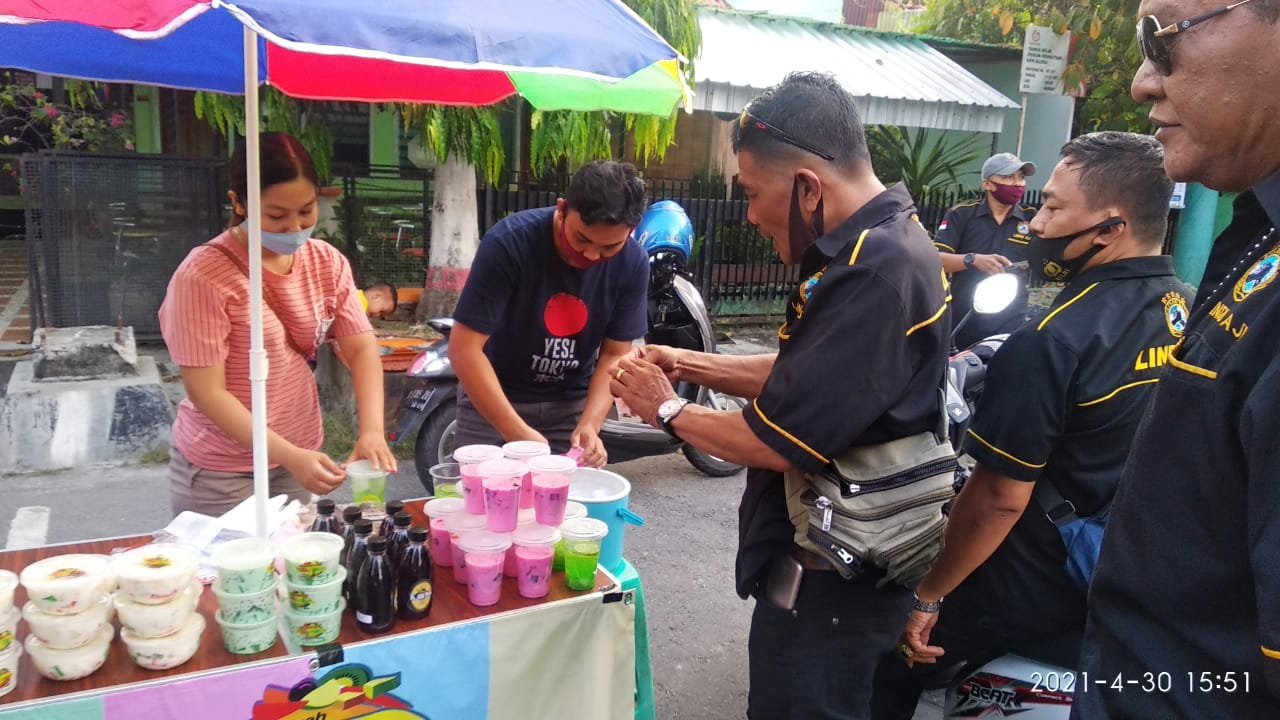 Ramadhan Berkah, Lindu Aji Blora Aksi Borong Takjil di Alun-Alun 1 IMG 20210430 WA0033