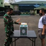 Mayjen TNI Agus Suhardi Bagikan Bingkisan Lebaran ke Prajurit dan PNS Kodam II/Swj