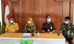 Hari Lansia, Pemkab Cilacap Bagikan Paket Sembako