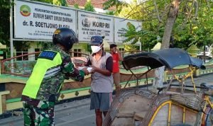 Program Diponegoro Berbagi Kami Datang untuk Negeri, Warga Serbu Takjil dan Masker