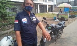 Mirisnya Jalan Nasional, Wartawan Terjatuh Saat lintas Jalan Bergelombang di Kragilan
