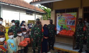 Koramil Wanareja Peduli Sesama, Bagikan Nasi Box dan Masker