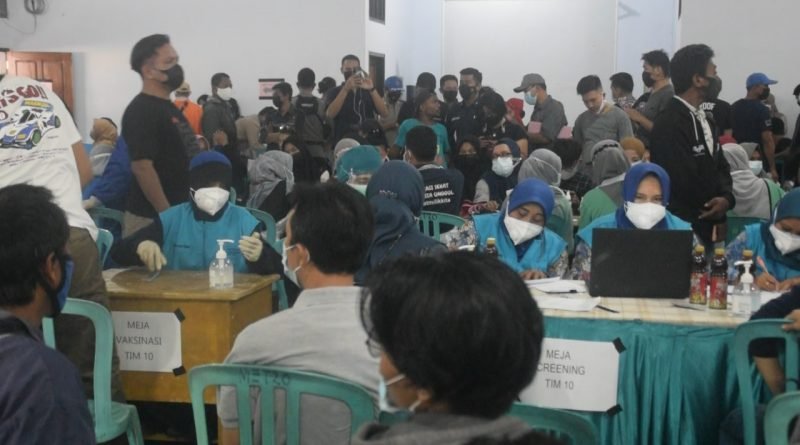Ribuan Warga Baubau Antusias Mengikuti Vaksinasi di Markas Polres 1 DSC 0887 Moment 800x445 1
