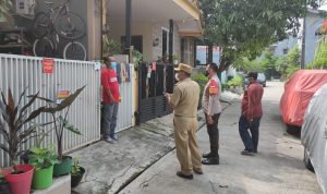 Petugas Tiga Pilar Medan Satria Pantau Warga Terpapar Covid-19