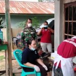 Babinsa Dampingi Puskesmas Senaning Tracer Covid – 19 di Desa Sungai Seria
