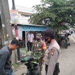 PPKM Mikro, Babinsa Koramil 0602-19/Cikande Bagikan Masker dan Himbauan Prokes