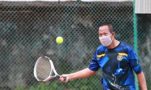 Tingkatkan Imunitas, Danrem 044/Gapo Olahraga Tenis Lapangan bersama Pangdam II/Swj