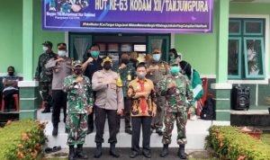 Danramil 1205-01/Nanga Pinoh Dampingi Wakil Bupati Beserta Rombongan Tinjau Vaksinasi