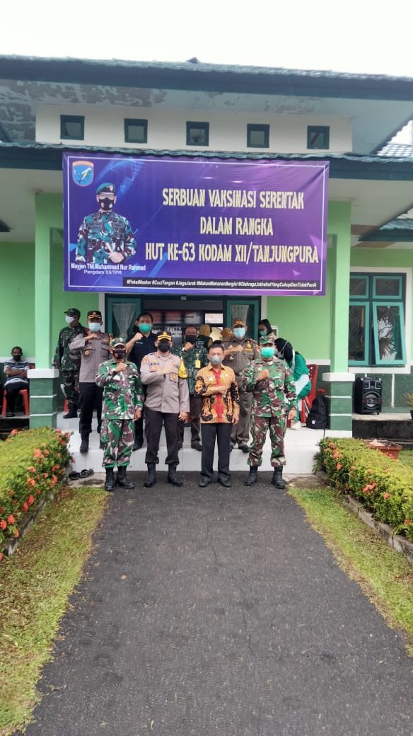 Danramil 1205-01/Nanga Pinoh Dampingi Wakil Bupati Beserta Rombongan Tinjau Vaksinasi 1 IMG 20210626 WA0202