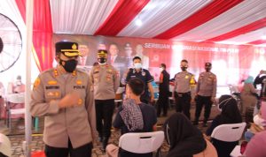 Hari Bhayangkara Polri Ke 75, Kapolres Serang Kunjungi Polsek Cikande Gelar Vaksinasi Massal