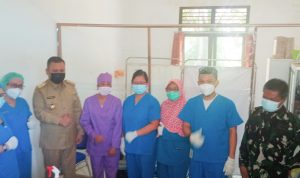 Danramil 1205-16/Belimbing Tinjau Vaksinasi Massal di Puskesmas Pemuar