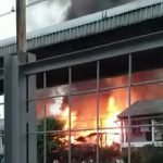 Kebakaran di Komplek PJKA Samping Stasiun KA Kemayoran Hanguskan 8 Rumah