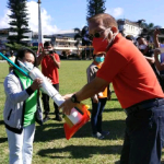 Peringati Lingkungan Hidup Sedunia, Bupati Minahasa Diwakilkan Sekda Muntu Serahkan Alat Kebersihan