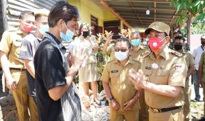 Serahkan Bantuan, Bupati ROR Didampingi Jajaran SKPD