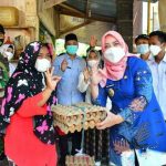 Bupati Mura Serahkan Langsung Bantuan Sembako melalui E-Warong