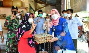 Bupati Mura Serahkan Langsung Bantuan Sembako melalui E-Warong