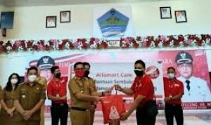 Bupati Minut Joune Sambut Aksi BanSos Alfamart Untuk Warga Terdampak Covid-19