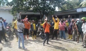 Ratusan Petugas Kebersihan Kota Baubau Lakukan Aksi Mogok Kerja, Belum Dibayar THR Lebaran Idul Fitri
