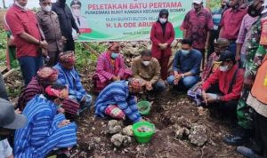 Bupati Busel Letakkan Batu Pertama, Anggaran Pembangunan Pasar Rakyat Burangasi Capai Rp 4 Miliar Lebih