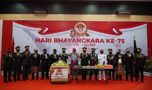Kasdam II/Swj Hadiri Upacara Puncak HUT ke-75 Bhayangkara di Polda Sumsel