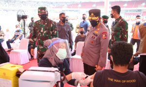 Panglima TNI dan Kapolri Tinjau Vaksinasi Massal di SUGBK