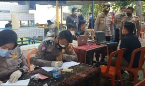 Polres Metro Bekasi Gelar Gerai Vaksin Gratis Keliling di Pemukiman Zona Merah